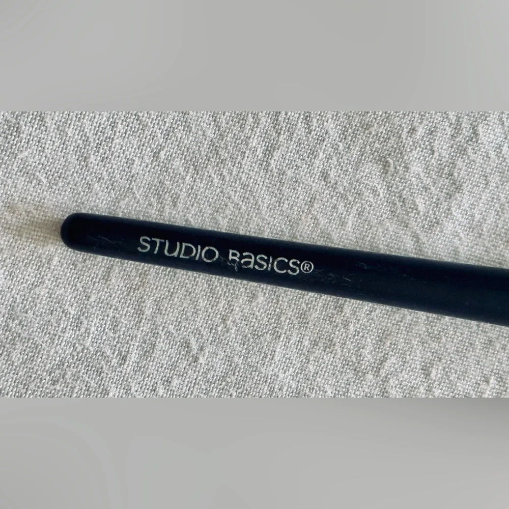 STUDIO BASICS Concealer Makeup Brush